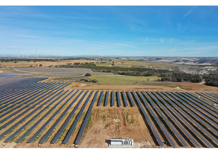 Foto Iberdrola construye la primera planta híbrida eólica y solar de España.